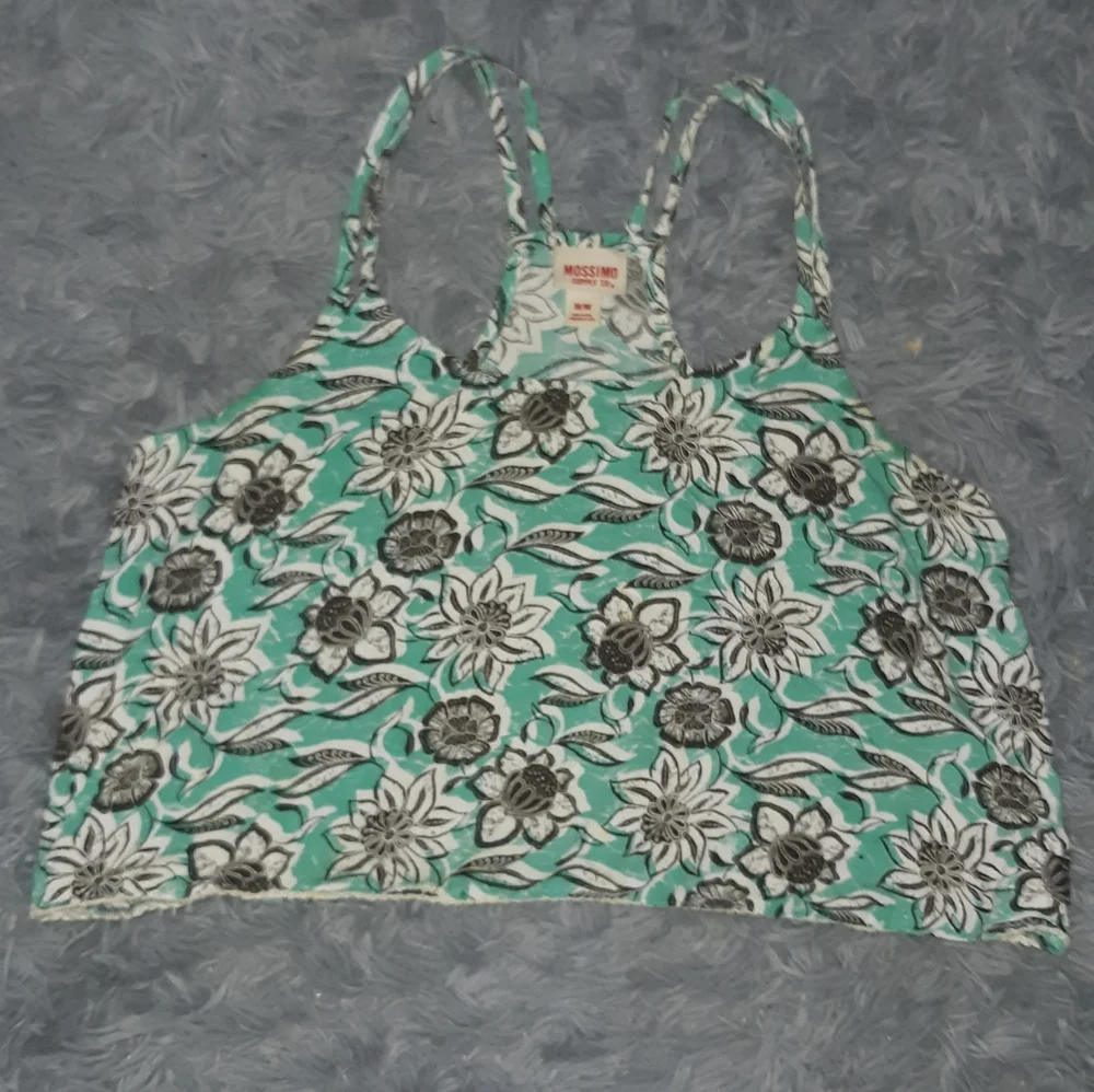 ⭐️Floral crop top w/ racer back. Totally cute! Final price! Price firm! - Picture 2 of 6